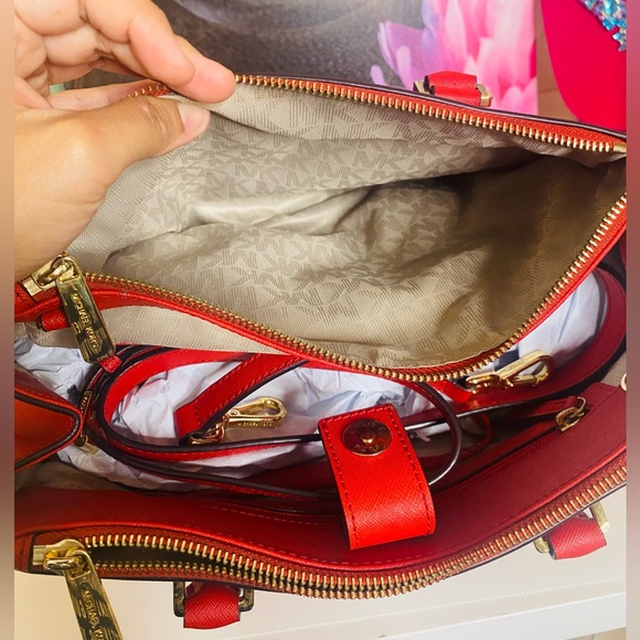 Michael Kors Red Leather Sutton medium satchel - Picture 4 of 8